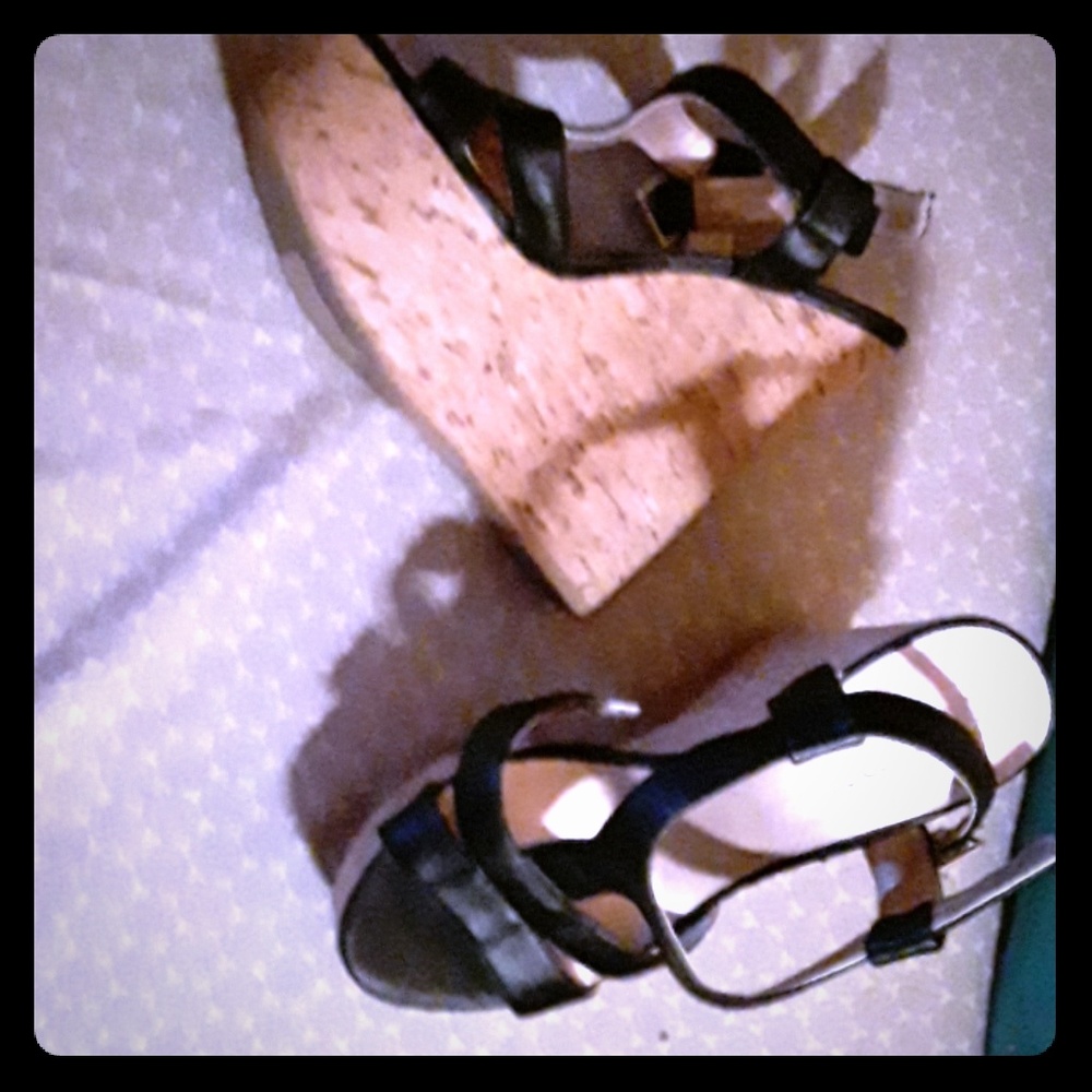 Black cork wedges